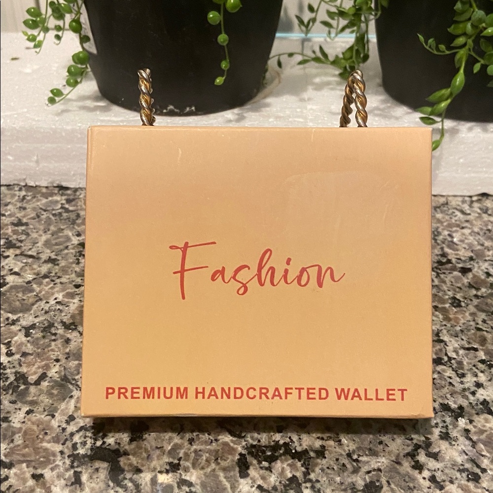 NWT Boxed Bifold Wallet - Picture 3 of 13